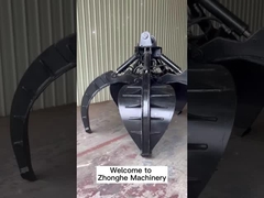 A casca alaranjada da máquina escavadora luta