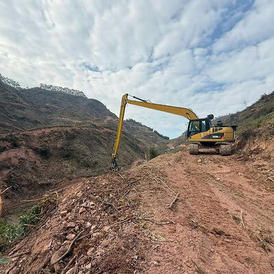 Excavadora de braço comprido com agarre de madeira